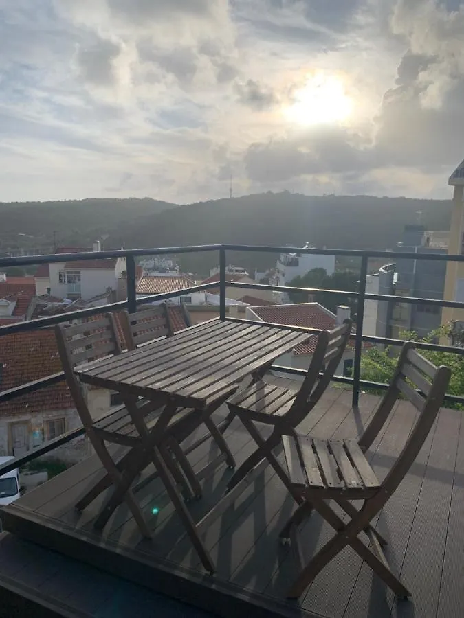 Studio Ensoleille Avec Terrasse Proche D'Amoreiras Lisbon