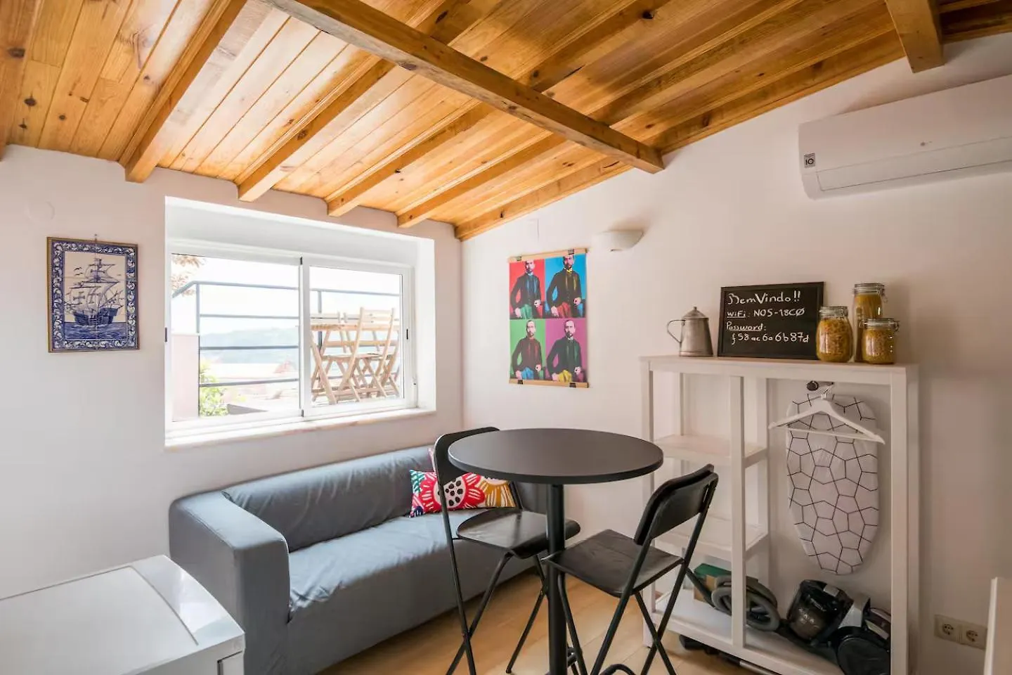 Studio Ensoleille Avec Terrasse Proche D'Amoreiras Lisbon