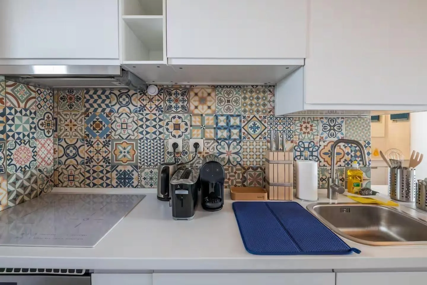 Studio Ensoleille Avec Terrasse Proche D'Amoreiras Lisbon