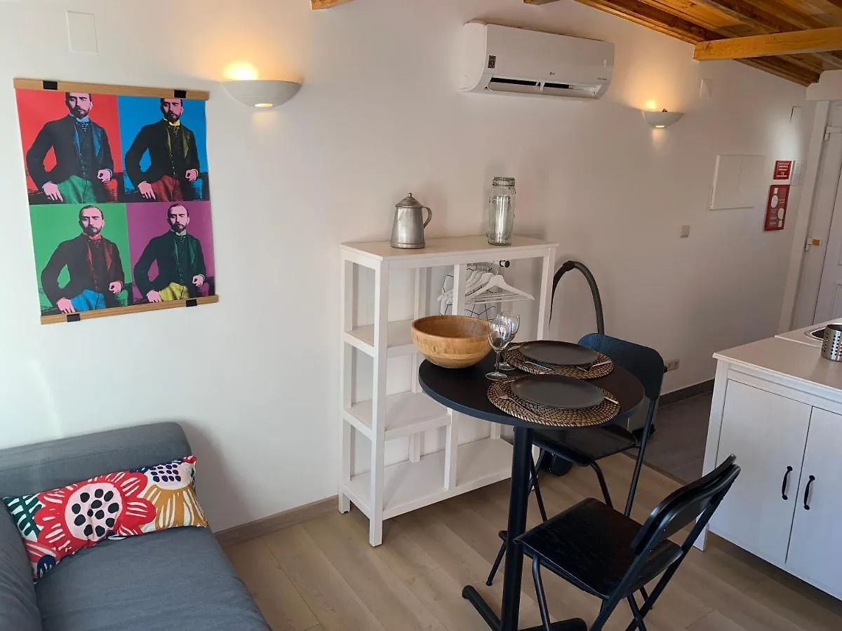 Studio Ensoleille Avec Terrasse Proche D'Amoreiras Lisbon Apartment