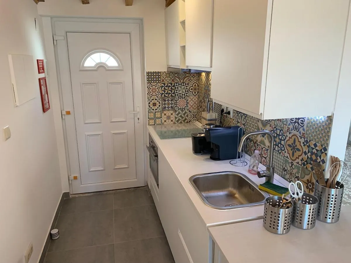 Studio Ensoleille Avec Terrasse Proche D'Amoreiras Lisbon Apartment