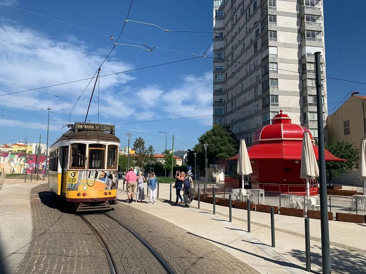 Studio Ensoleille Avec Terrasse Proche D'Amoreiras Lisbon